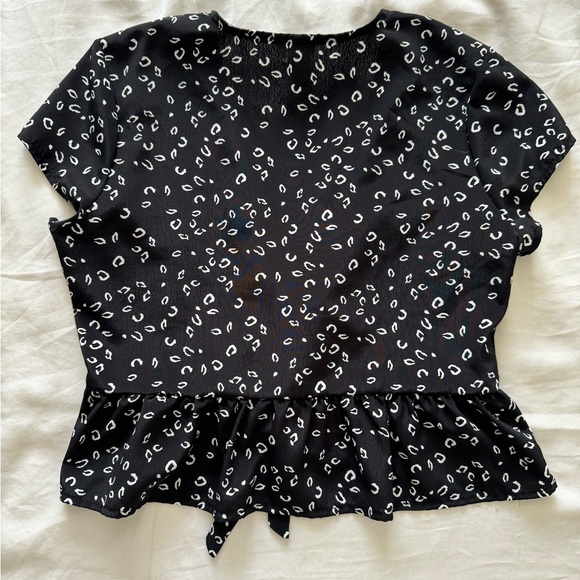 Black & White cropped Tie Top - Picture 2 of 5